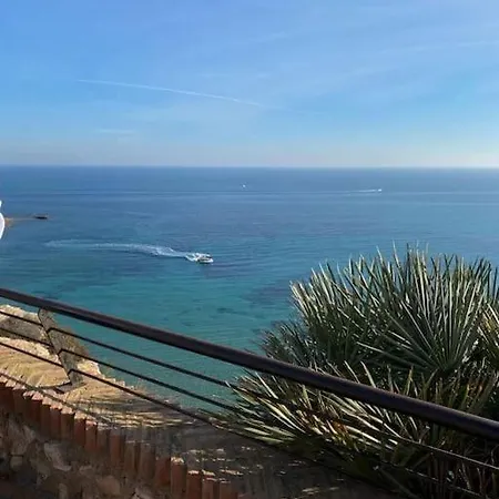 Calido Junto Al Mar Ориуэла